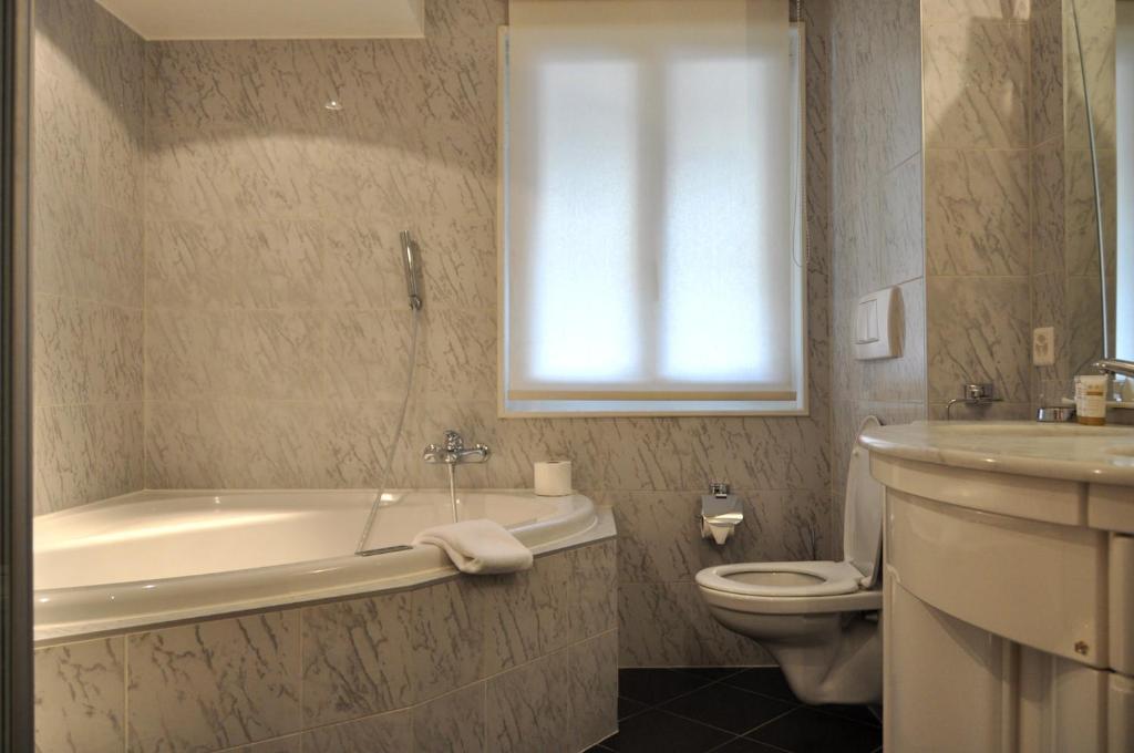Hotel De La Paix Шампери Номер фото