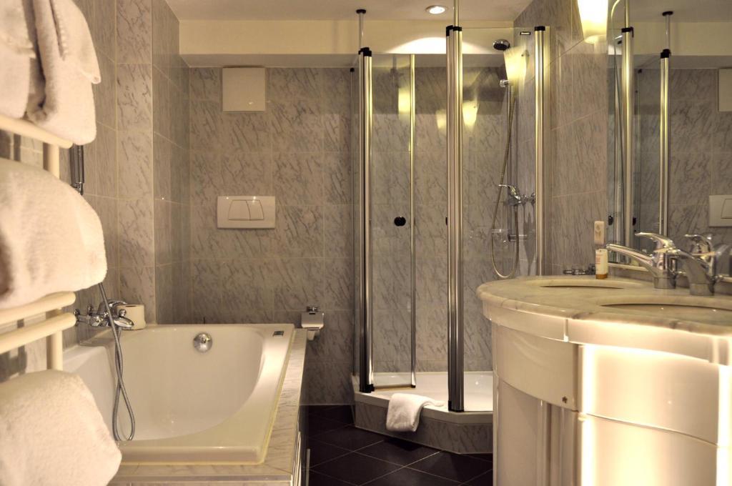 Hotel De La Paix Шампери Номер фото