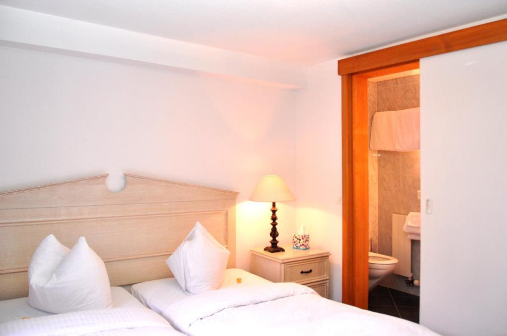 Hotel De La Paix Шампери Номер фото