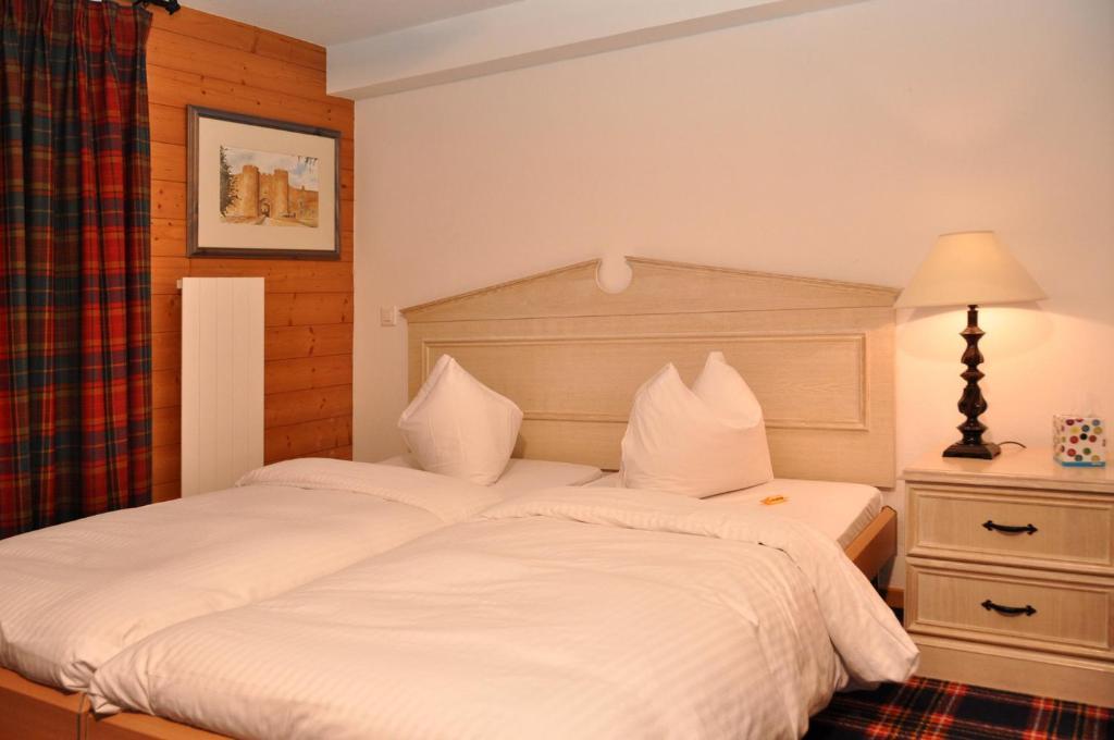 Hotel De La Paix Шампери Номер фото